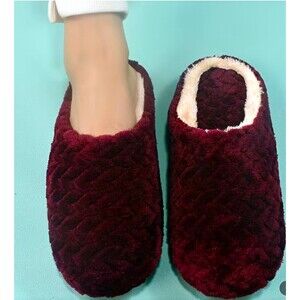 Women’s Red Slip-On Slippers Fleece Lined Faux Fur, Closed Toe US 7.5